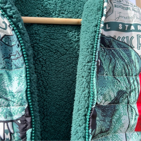 Jurassic Park NWT Kids Reversible Jacket Size 6 Color Green & White - Picture 3 of 16